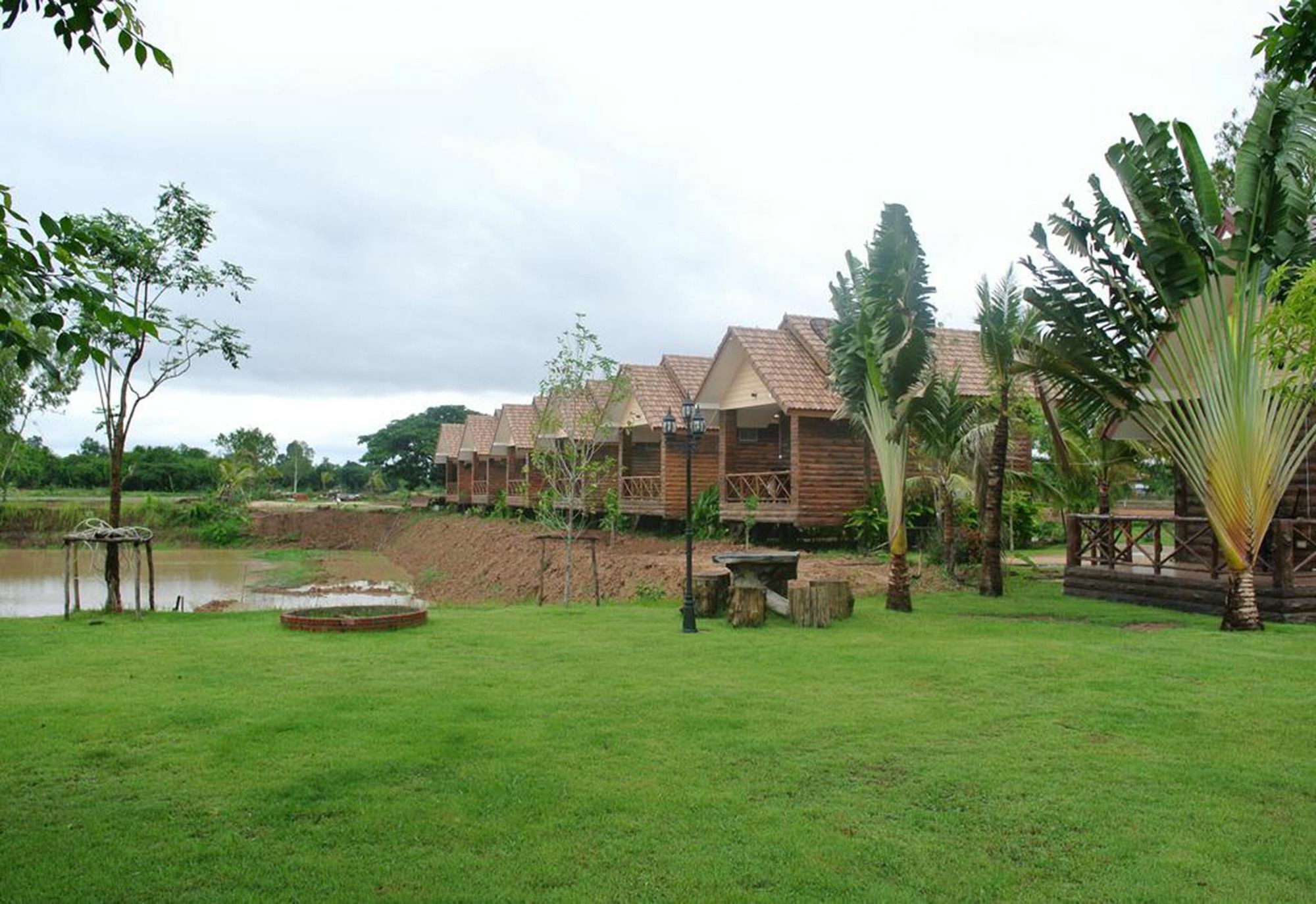 Bansuan Chomdao Resort Khon Kaen Bagian luar foto